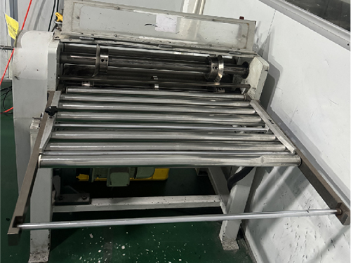 橡膠裁邊機(jī)